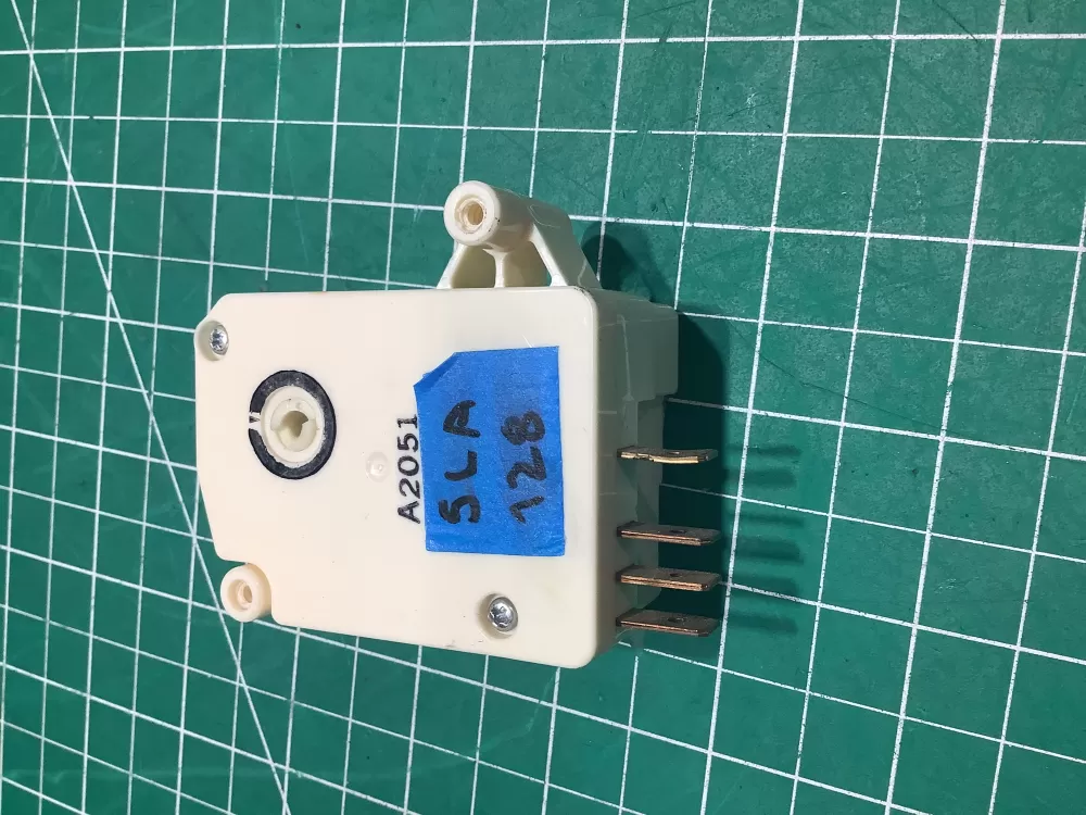 Frigidaire Kenmore 215846604 Refrigerator Defrost Timer AZ159640 | SL128