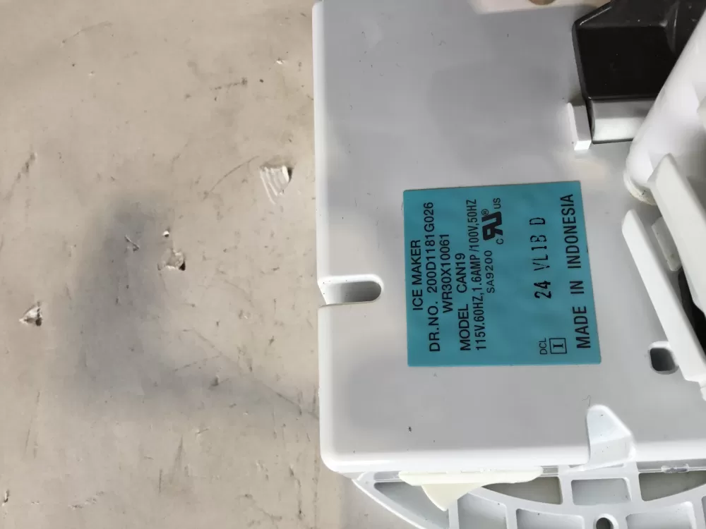 GE Kenmore 200d1181g026 Refrigerator Ice Maker AZ149348 | SL276