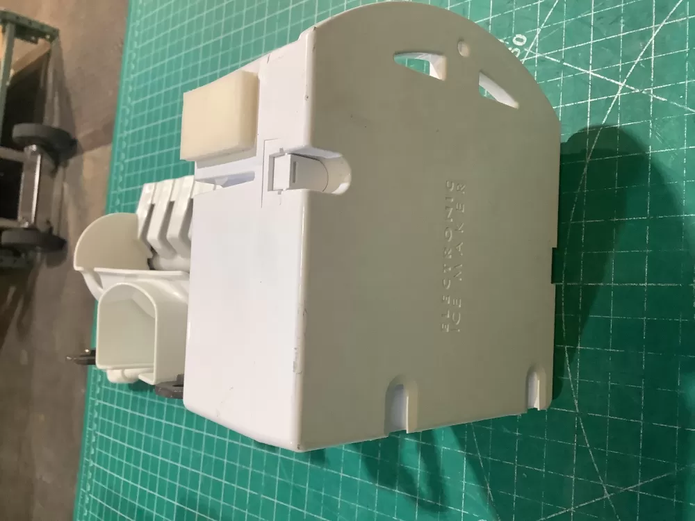 200D1181G062 GE Refrigerator Ice Maker