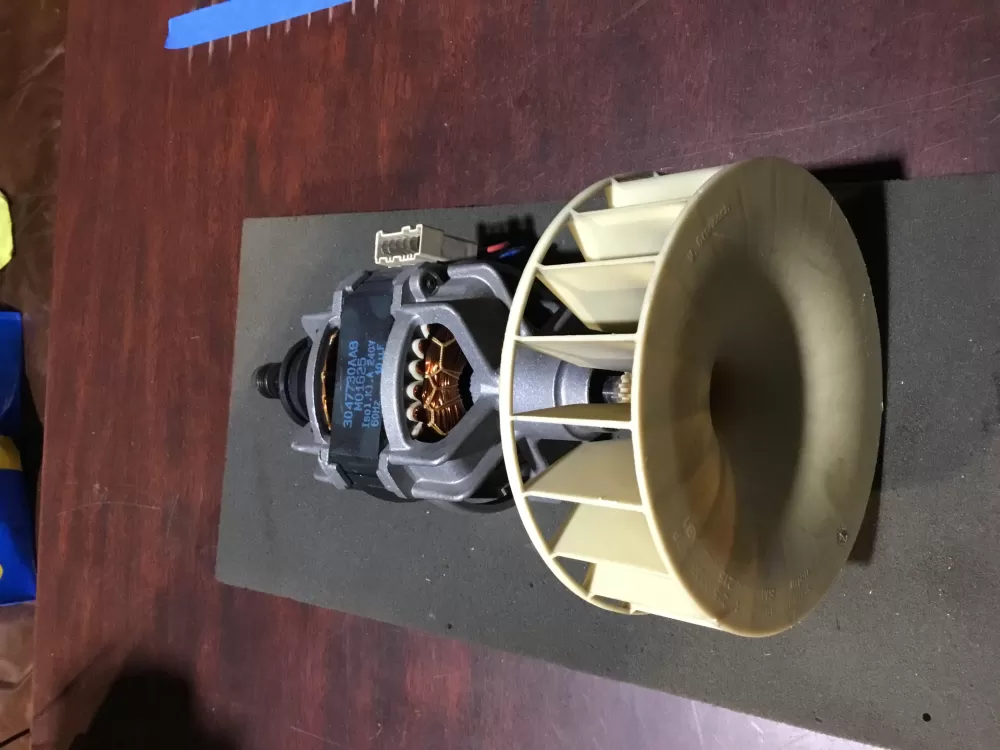 Bosch  3047730AA8  00141855 Dryer Drive Motor