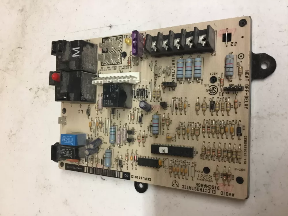 Carrier Bryant CEPL131012 01 Furnace Control Board AZ52165 | NR1873