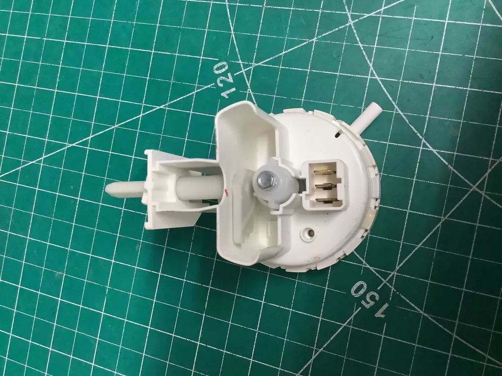 Whirlpool W10231398 Pressure Switch AZ202181 | SL127