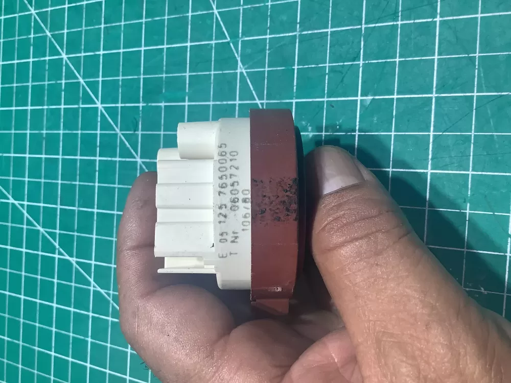 Miele  06057210 Dishwasher Pressure Switch