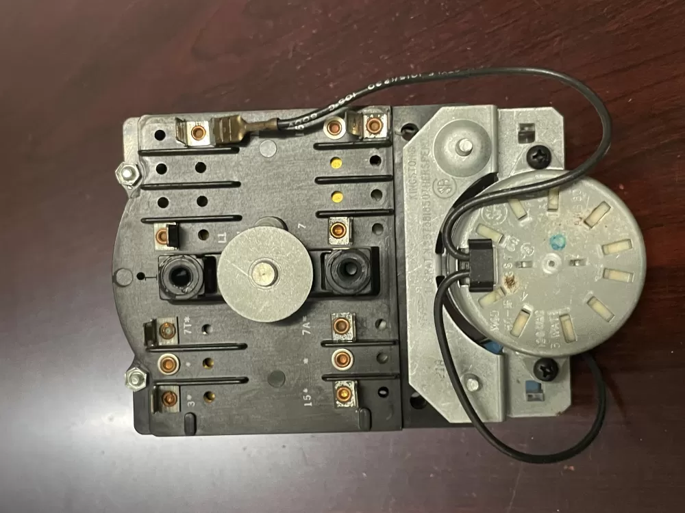 Maytag 37381850 Dryer Speed Queen Timer Speed Queen AZ93743 | Wm1088