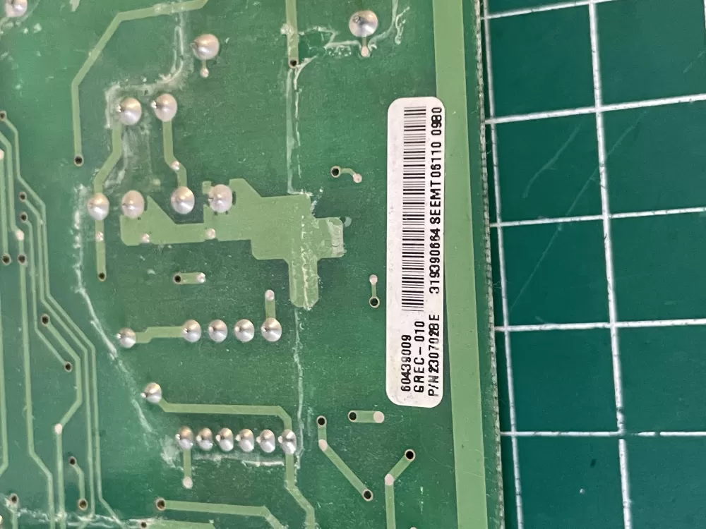 Whirlpool refrigerator control board 60439009 AZ200840 | Wm2153