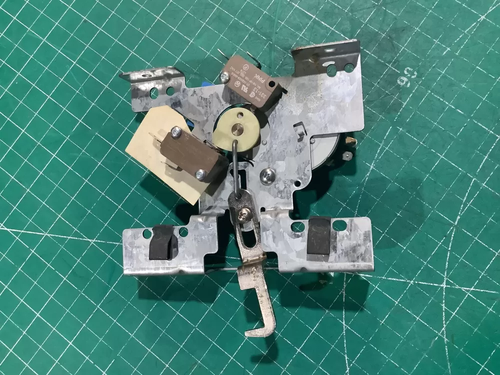 150-135903 Amana Range Latch / Lock
