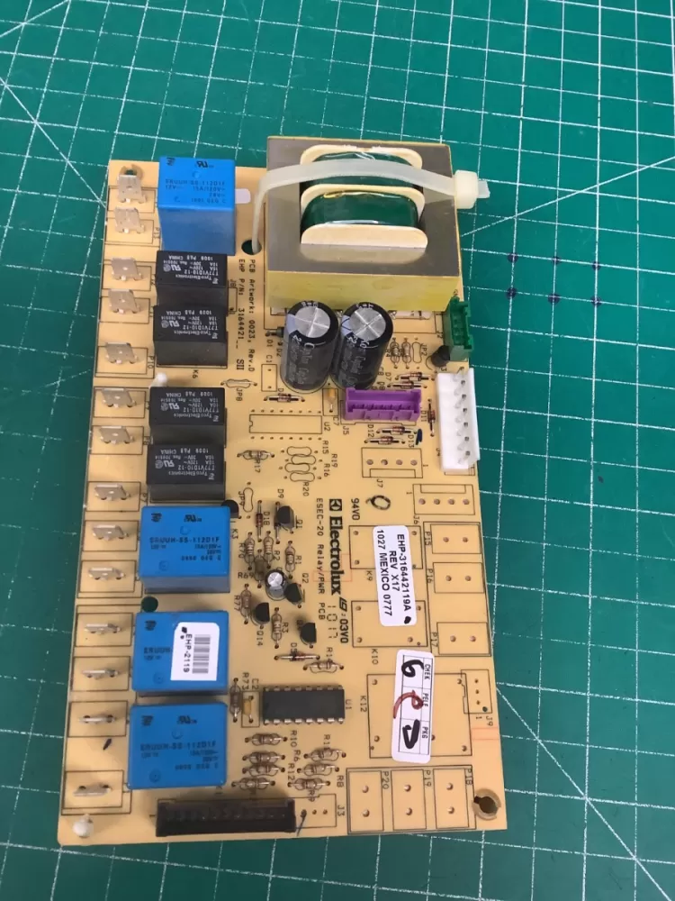 316442119A Frigidaire Range Board - Control