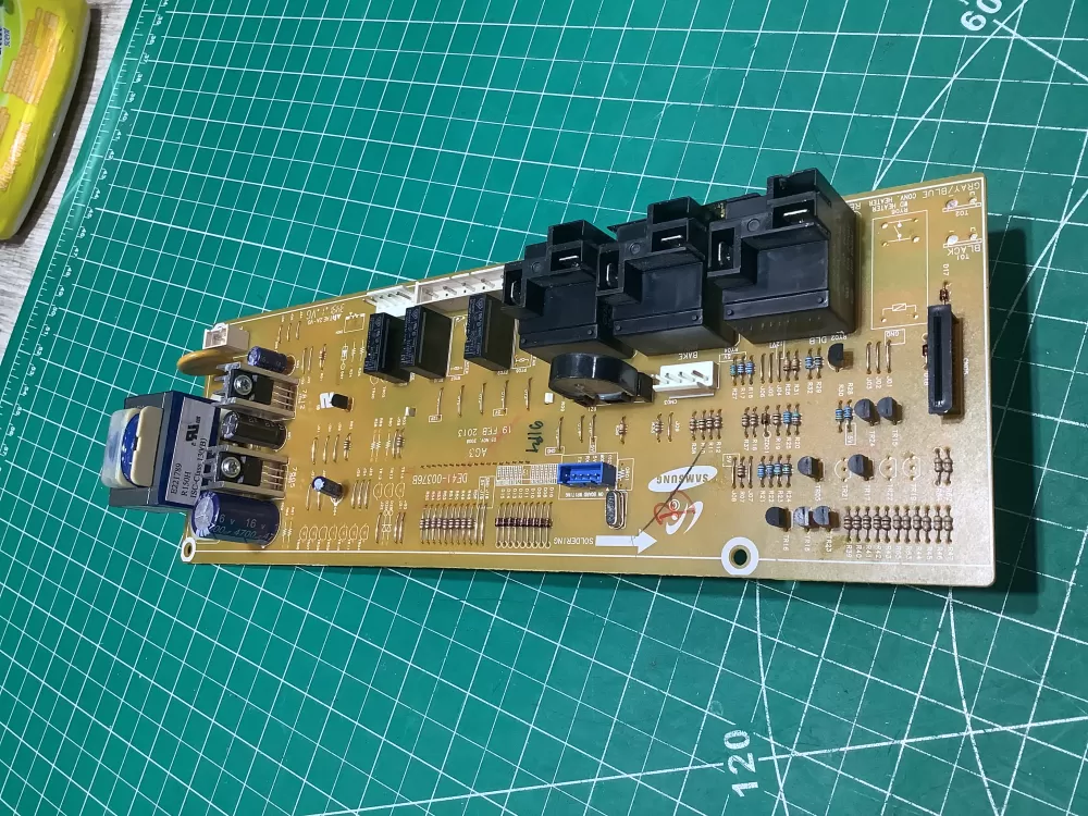 DE9203045B Oven Control Board Repair