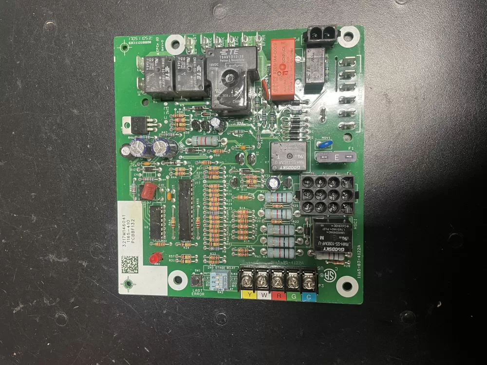 Goodman  Amana  White Rodgers  Emerson 1165-83-411A 1165-410 PCBBF132 3911N144917 Furnace Control Circuit Board