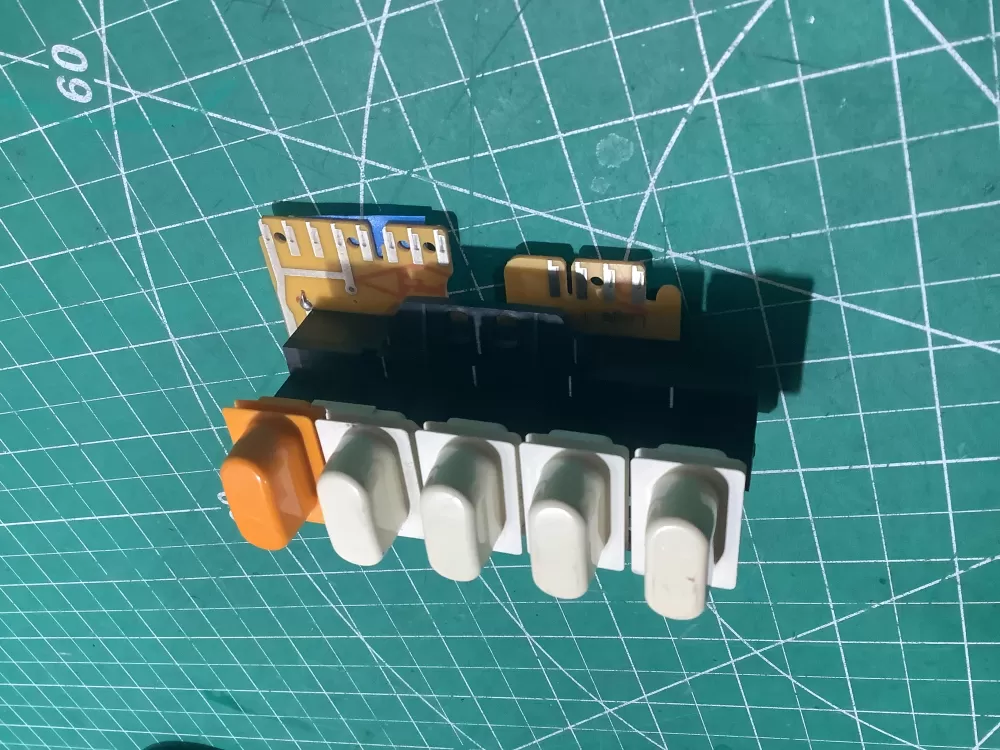 Miele 04583670 4583670 2.12900.185/0245 Switch AZ187906 | AR92