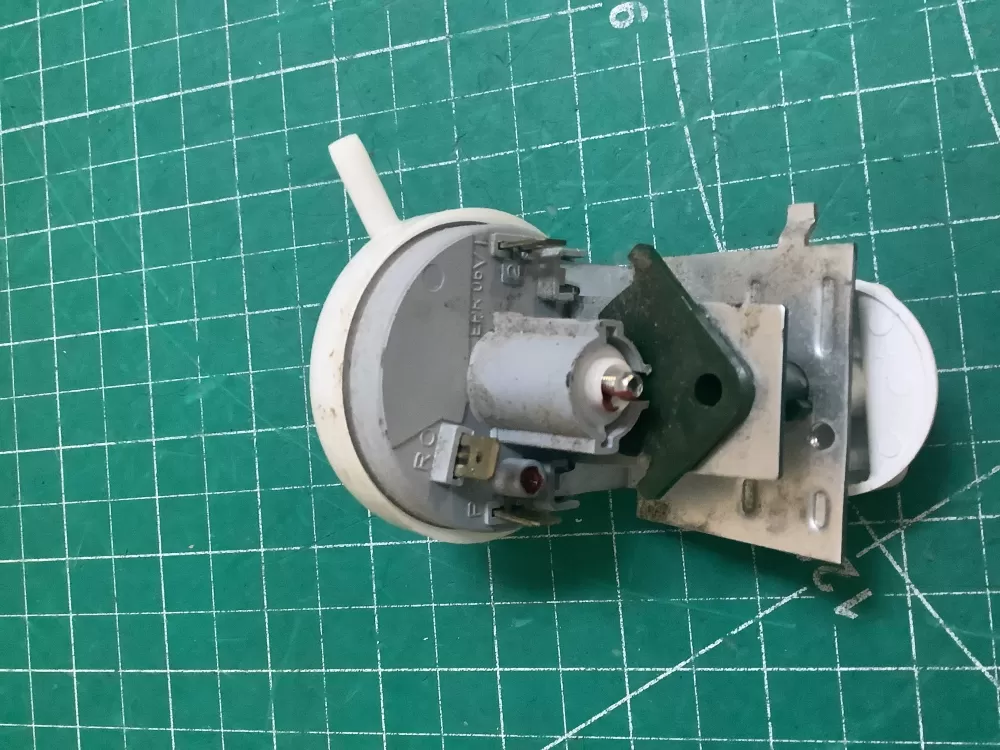 Frigidaire 134422700 Washer Water Level Pressure Switch AZ220706 | SLA145