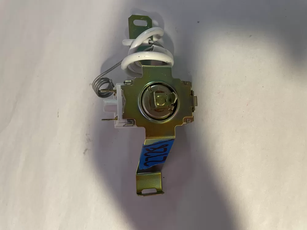 Whirlpool Fridge Cold Control Thermostat (120/240Vac) 2200832 AZ198343 | KM2728