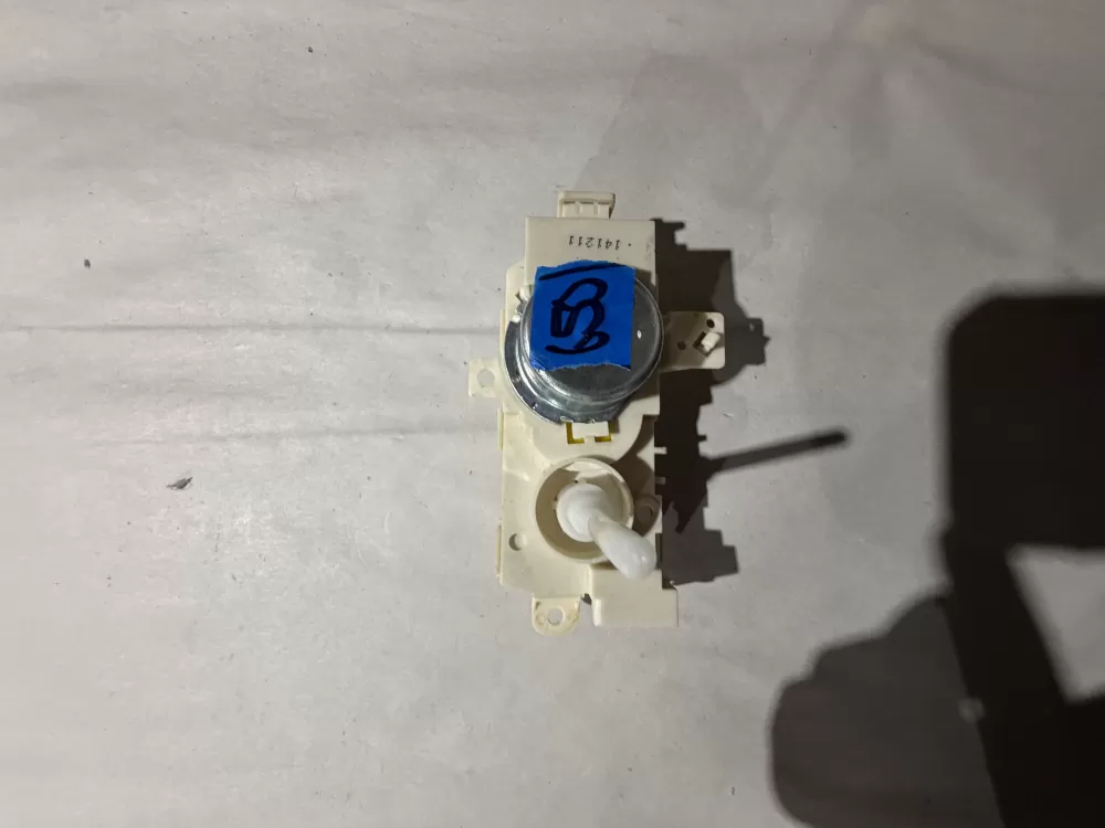 Whirlpool W10195076 Dishwasher Diverter Motor AZ220807 | KM650