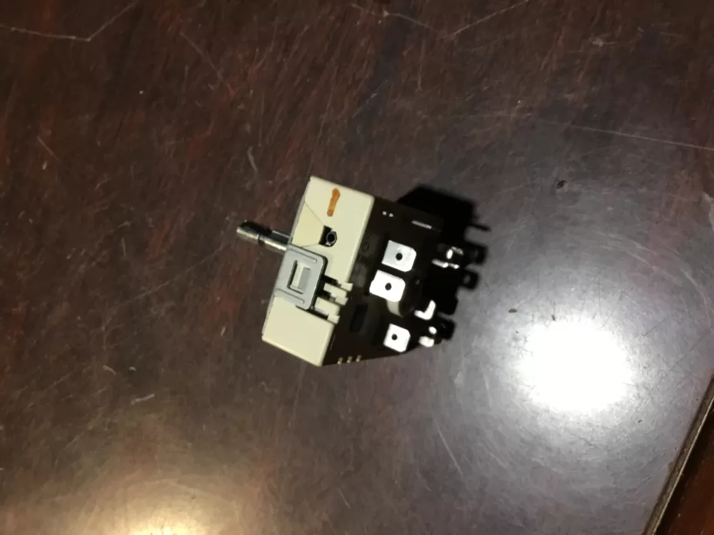 WP4456027 Whirlpool Cooktop Infinite Switch Right Rear