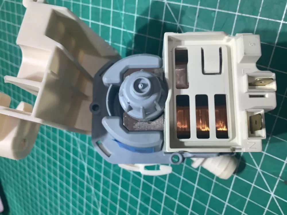 Electrolux 132115811 Washing Machine Drain Pump AZ160897 | SL158