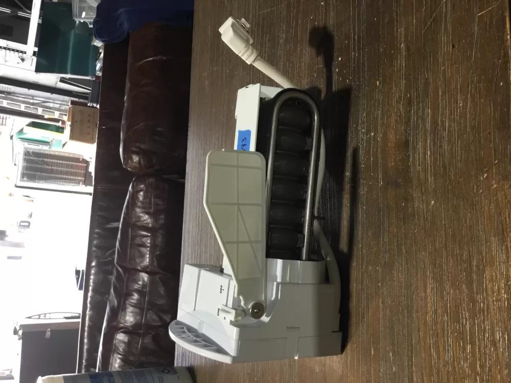 GE Hotpoint Kenmore WR30X10093 Refrigerator Ice Maker