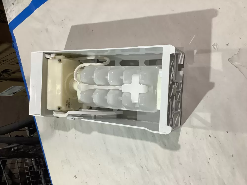  260700136 Ice maker
