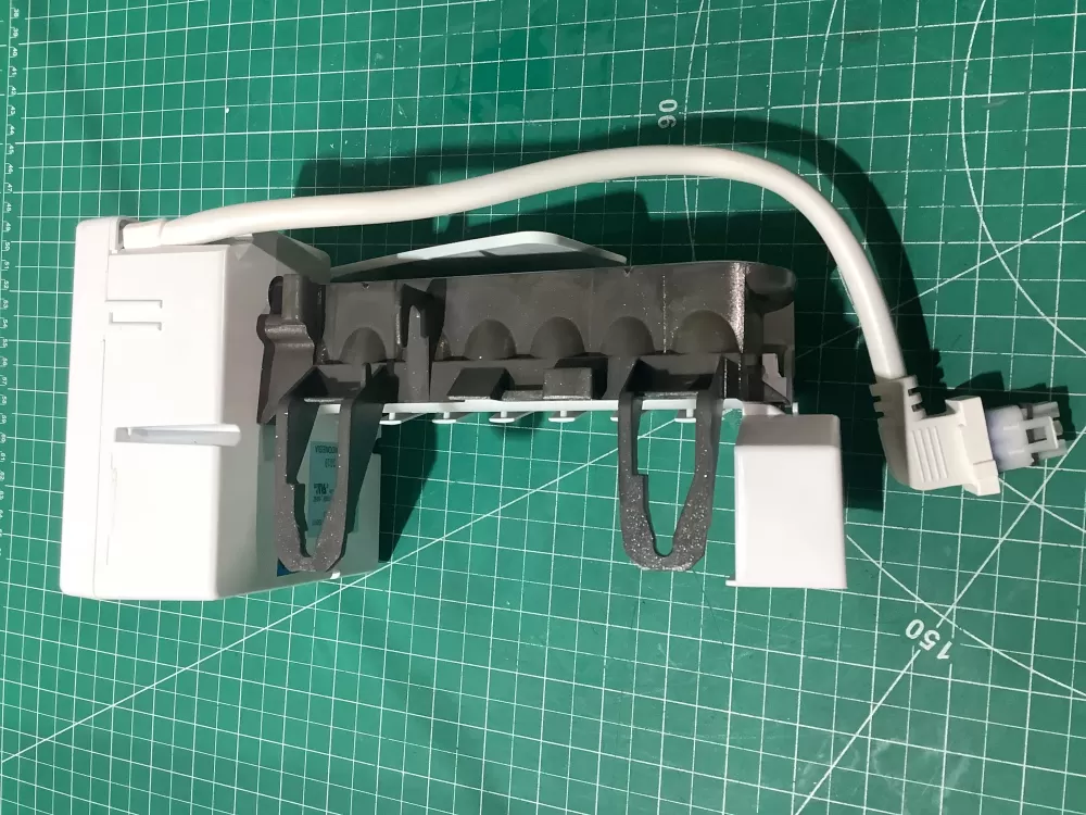 GE  Hotpoint  Whirlpool 200D1181G011 Refrigerator Ice Maker