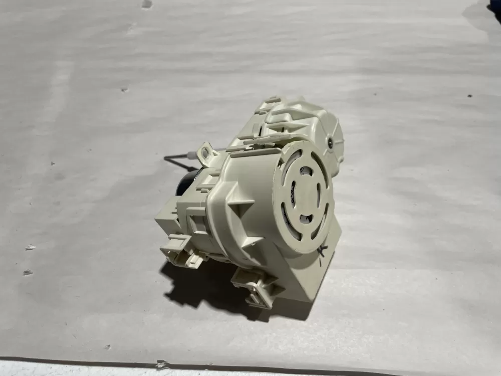Whirlpool 5 001 22b Synchronous Motor 20v 9300 AZ144932 | Wm1849