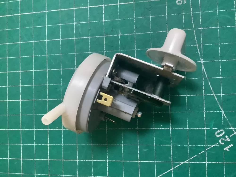 Frigidaire 134422700 Washer Water Level Pressure Switch AZ220706 | SLA145