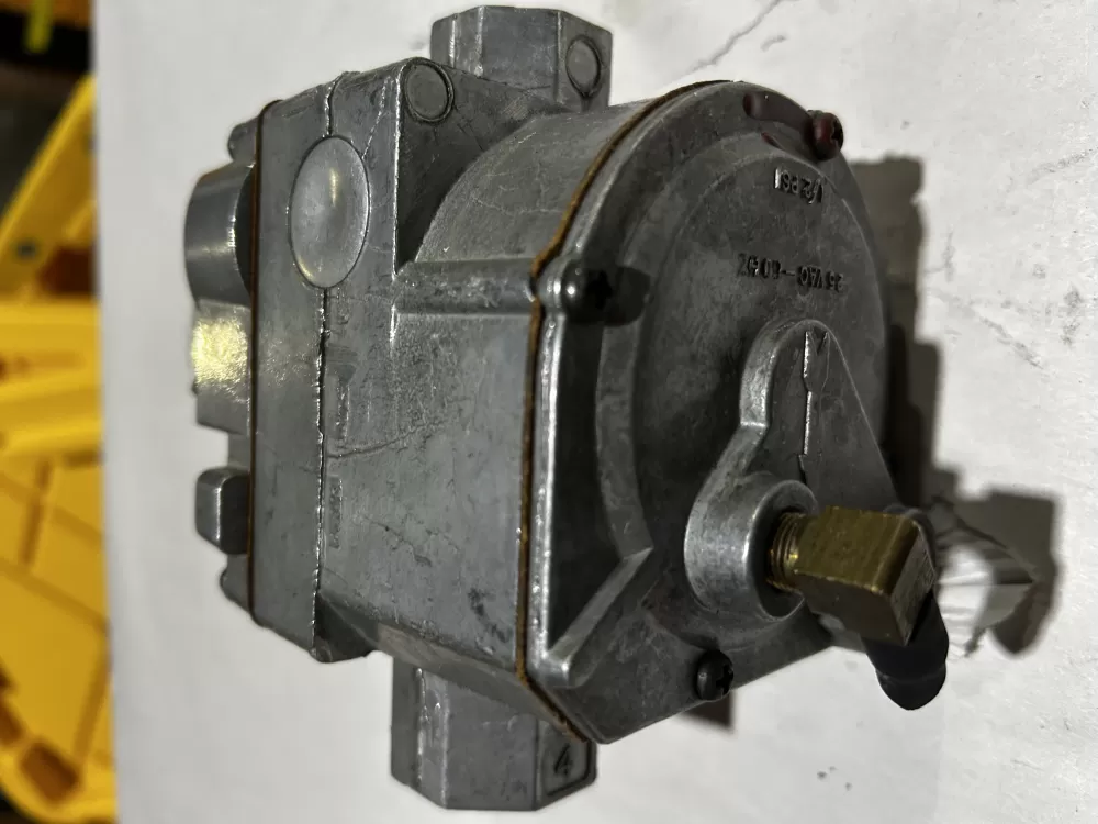 Carrier Bryant Furnace Gas Carrier Bryant Valve 301275704 AZ161242 | Sl124