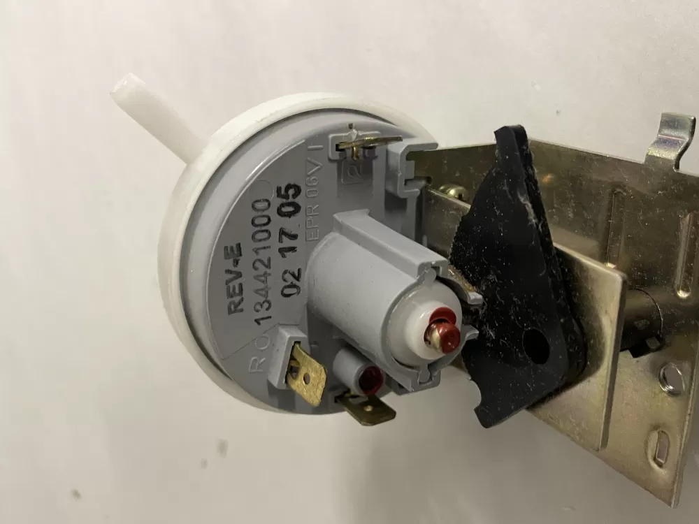 Frigidaire 134421000 Washer Gibson Pressure Switch AZ210898 | Wm1816